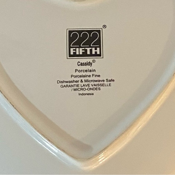 222 Fifth Floral Heart Fine Porcelain Plate 9” Cassidy Valentine’s Day Serveware - Picture 5 of 6